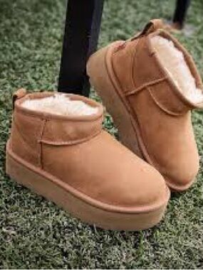 UGG Chestnut Classic Ultra Mini Platform Boots. 7
